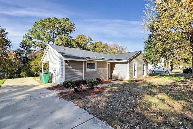 Foto del edificio - Charmingly Updated 3BD/2BA Ranch Home in Birnam Woods!