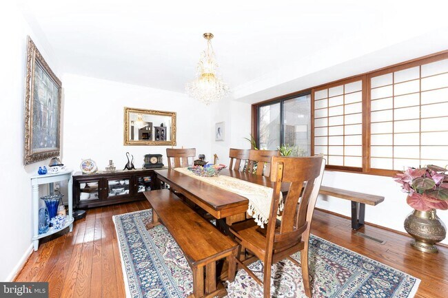 Foto del edificio - 5241 King Charles Way