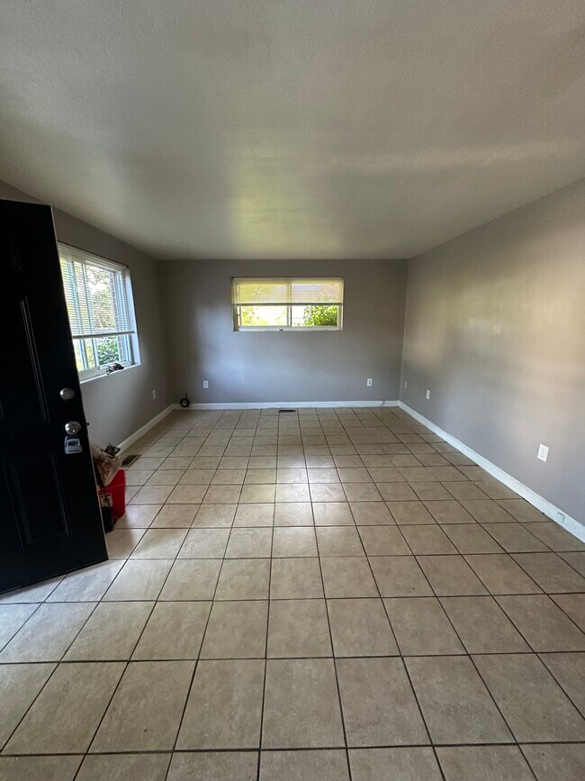 Foto del edificio - 8611 Devon St