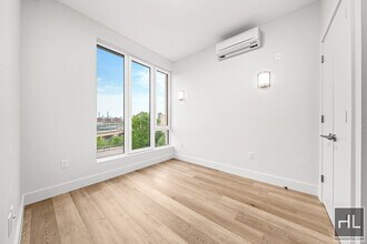 Building Photo - BRUCKNER BOULEVARD