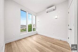 Building Photo - BRUCKNER BOULEVARD