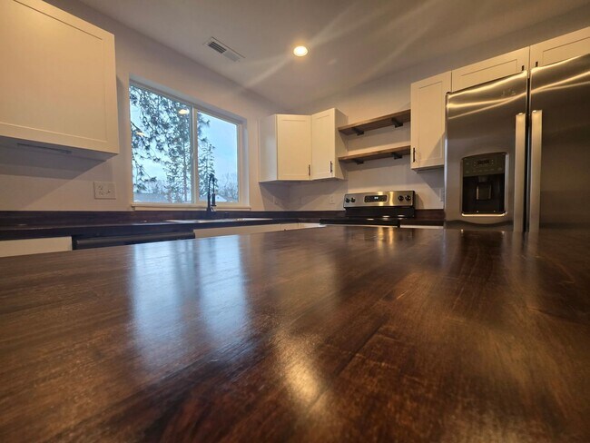 Building Photo - E. 38th Avenue Duplex&#39;s