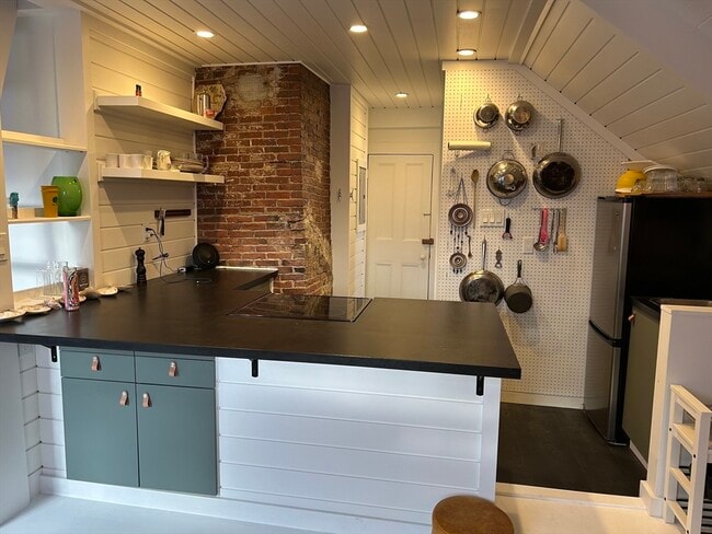 Building Photo - 8 Franklin St