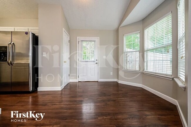 Building Photo - 104 Waters Edge Dr