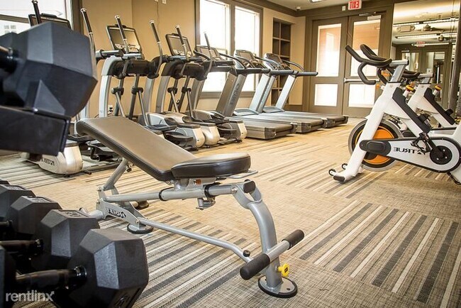 Foto del edificio - 1 br, 1 bath Condo - 331 Forest Center Dr ...