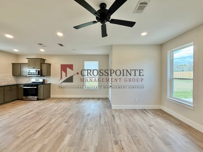 Building Photo - Tour Today! 3 Bedroom, 2 Bathroom Home in Lindale!