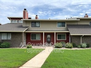Building Photo - 218 W Rockrimmon Blvd
