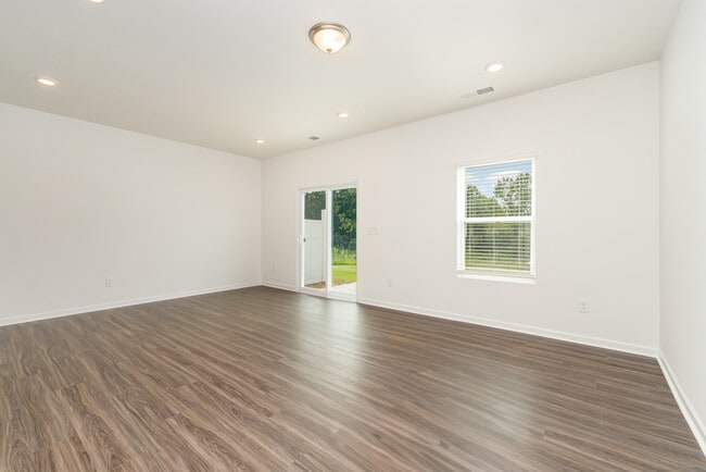 Building Photo - 3209 Lilac Grove Dr