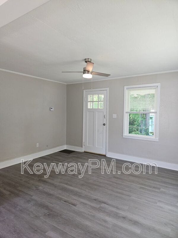 Building Photo - 302 Crystal Lake Dr