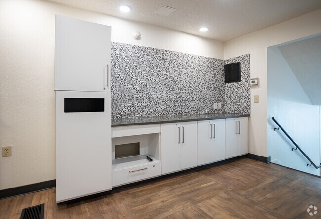 Oficina de arrendamiento - Vivo Living Charlotte University