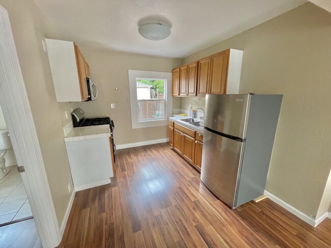 Building Photo - 2314 Bonar St