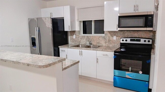 Foto del edificio - 3059 NW 58th St
