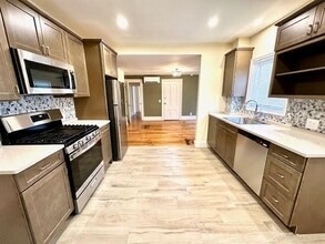 Building Photo - 37 Gordon St