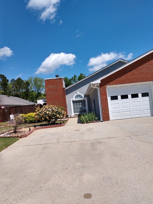 155 Courtyard Ln, Fayetteville, GA 30215 Townhome Rentals in