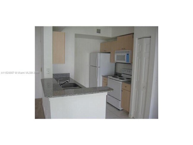 Foto del edificio - 2494 Centergate Dr