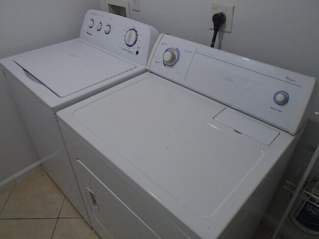 Foto del edificio - 5860 W Sample Rd