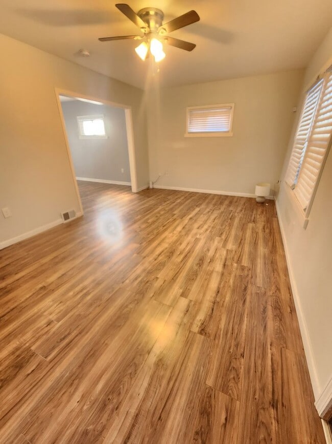 Building Photo - Beautiful 2 Bedroom home with all of the amenities