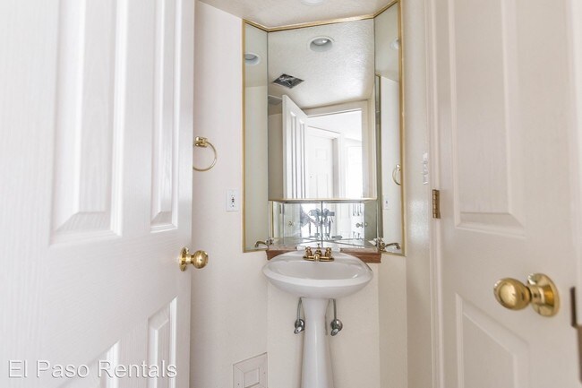 Foto del edificio - 3 br, 2.5 bath House - 18 Williamsburg Drive