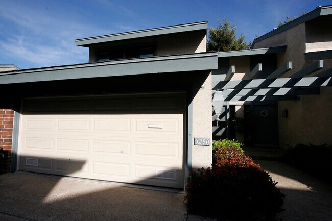 Building Photo - 3290 Caminito Ameca