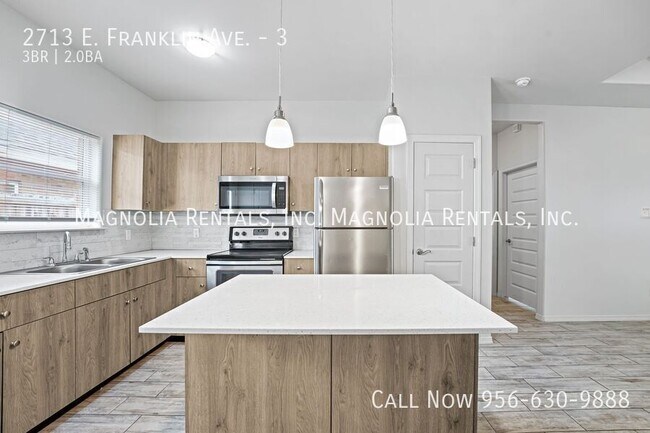 Foto del edificio - 2713 E Franklin Ave