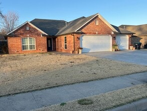 Building Photo - 684 Meadows Cir