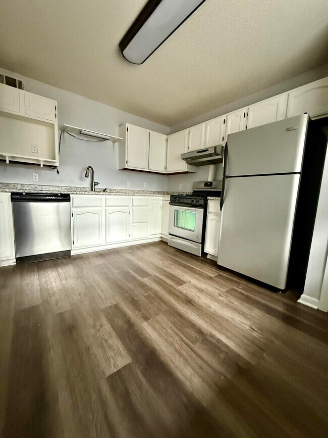 Foto del edificio - 2908 Alpine Pl