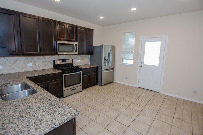 Foto del edificio - 2434 Heritage Ct