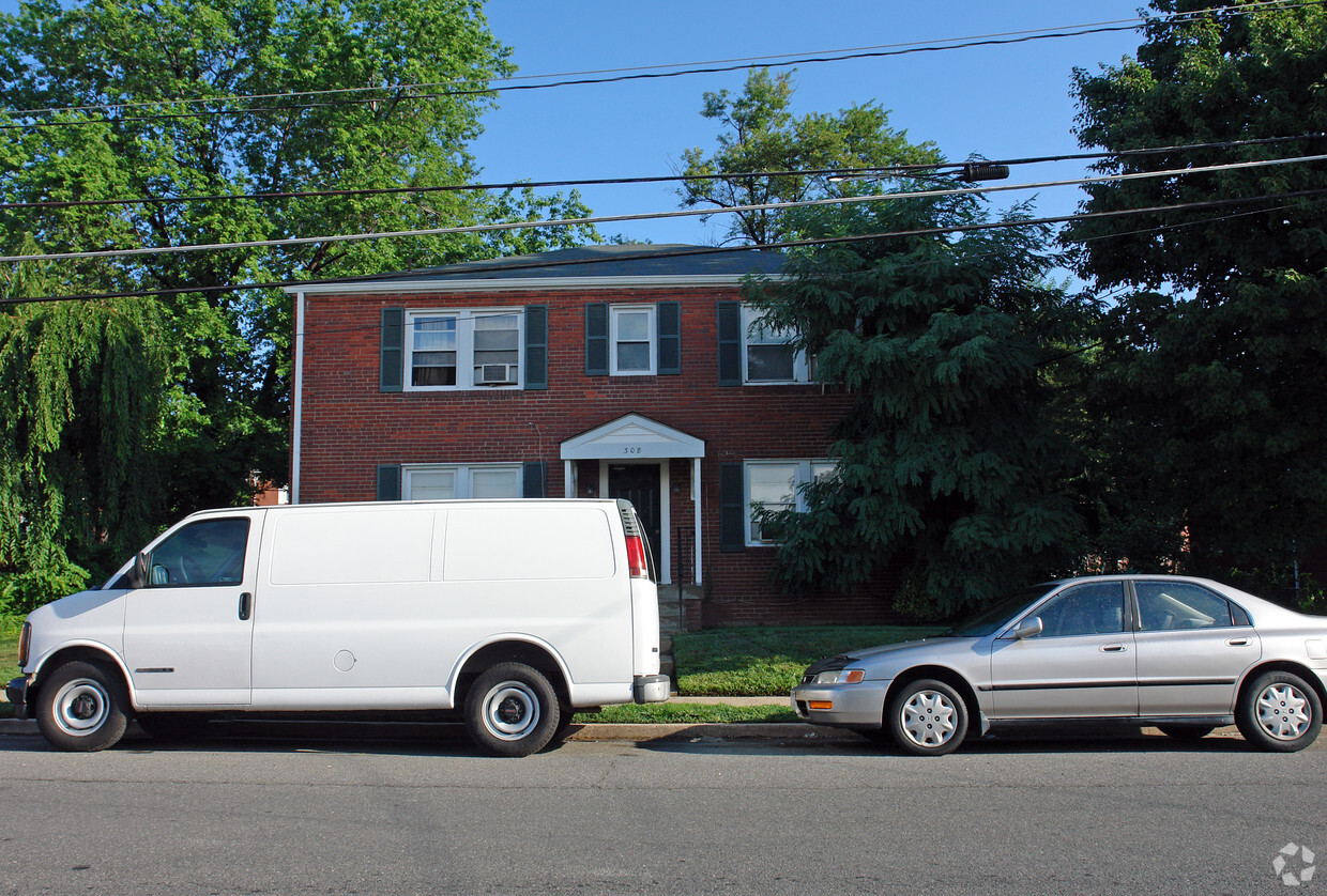 Building Photo - 308 S Maple Ave