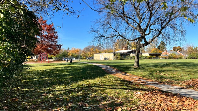 Parque de al lado - 19229 Appleton St