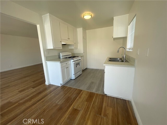 Foto del edificio - 4572 Canoga St