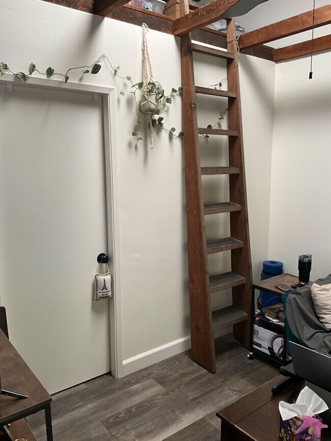 Foto del edificio - 1 bed home in South Mission Hills, San Diego