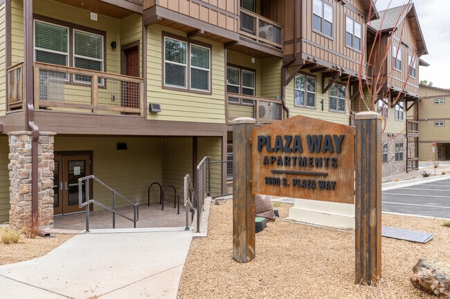 Building Photo - Plaza Way