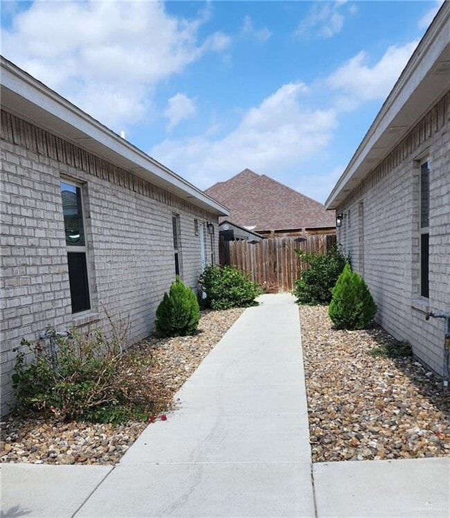 Building Photo - 20 Nightingale Ave