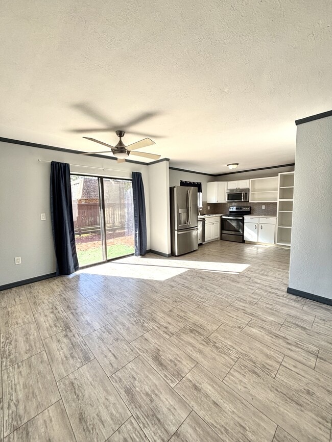 Building Photo - 1836 N Crystal Lake Dr