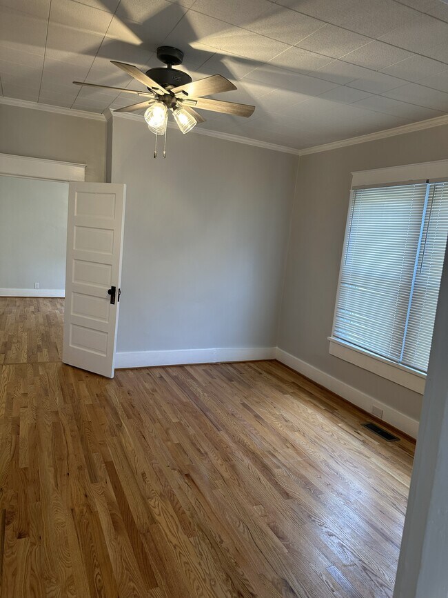 Dormitorio - 4401 Dakota Ave