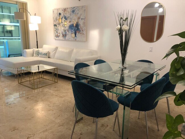 Foto del edificio - 9499 Collins Ave