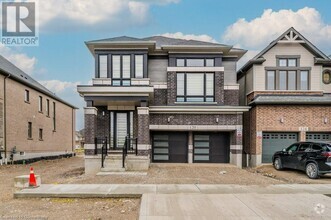 Building Photo - 120 Blacklock St
