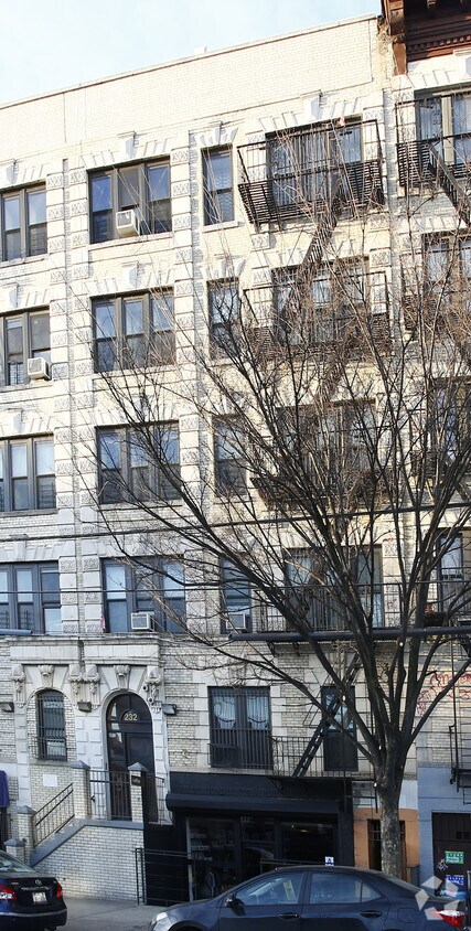 Primary Photo - 232 Metropolitan Ave