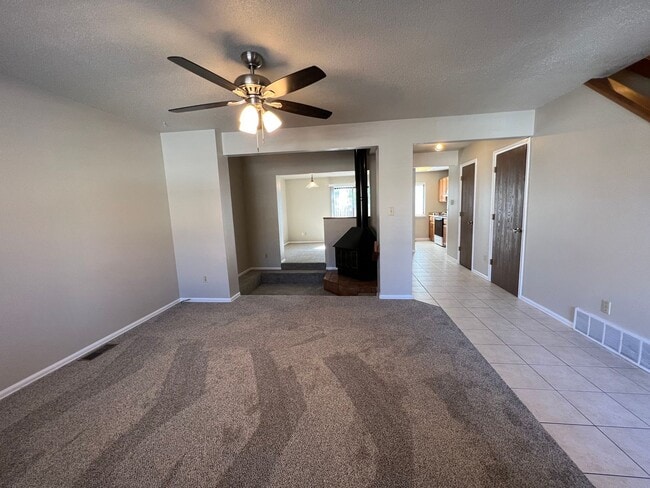 Building Photo - 2 Bedroom Townhouse close to Ft. Carson