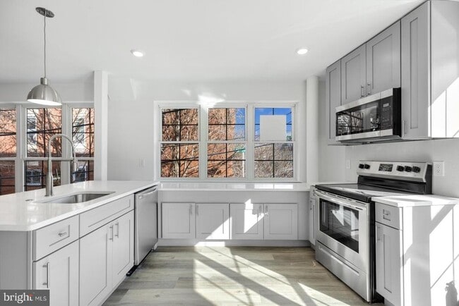Building Photo - 1116 S 7th St