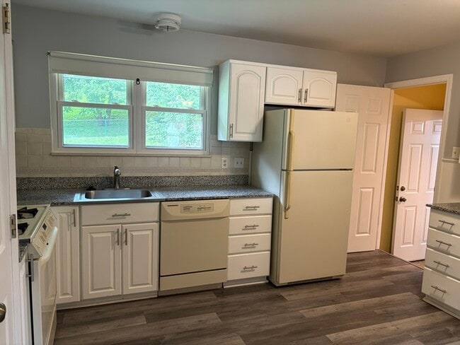 Building Photo - Charming 3bedroom 1.5 Bth Home in Maryland...