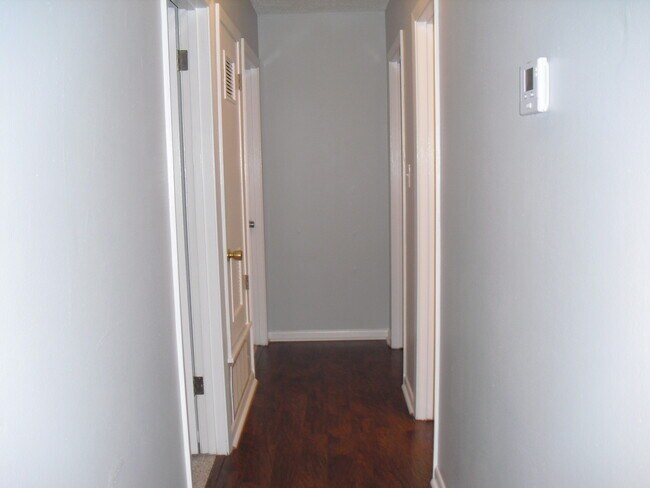 Building Photo - 817 Wake Ave