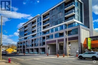 Building Photo - 415 Main St W