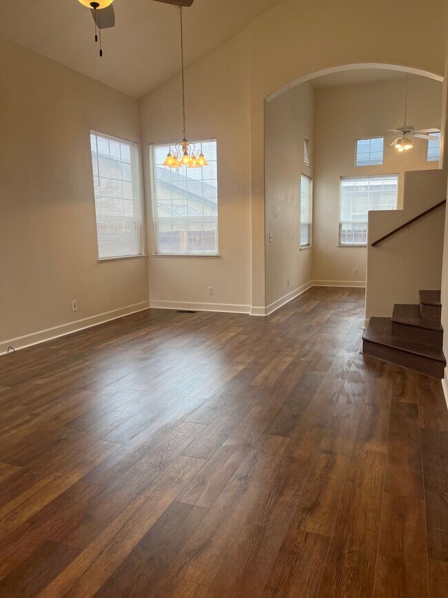 Building Photo - Northridge home on Cul de Sac street