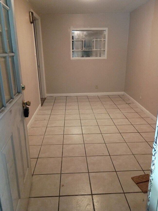 Building Photo - Charming 3-Bedroom Home – Spacious & Updated