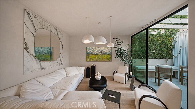 Foto del edificio - 8840 Ashcroft Ave