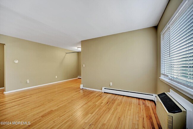 Building Photo - 11 Azalea Ct
