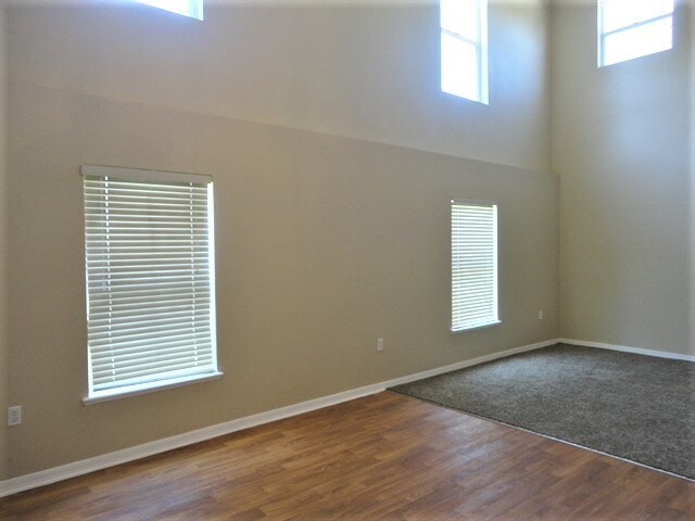 Foto del edificio - 7807 Country Chase Avenue