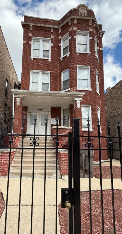 Primary Photo - 1105 S Richmond St