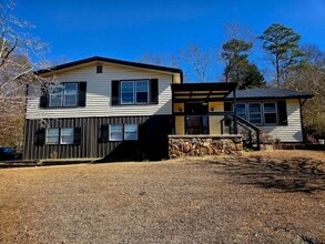 Building Photo - 610 12th Ave NE